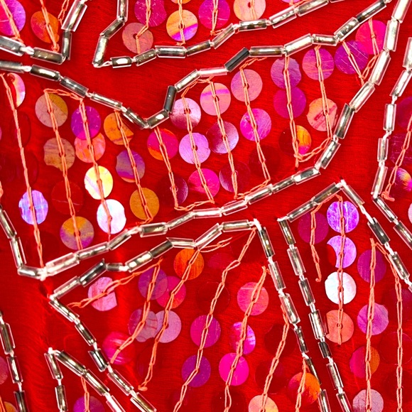 Brand New Red Sequined & Beaded 100% Silk Top with 100% Rayon Lining. Size: M/L - Picture 3 of 8